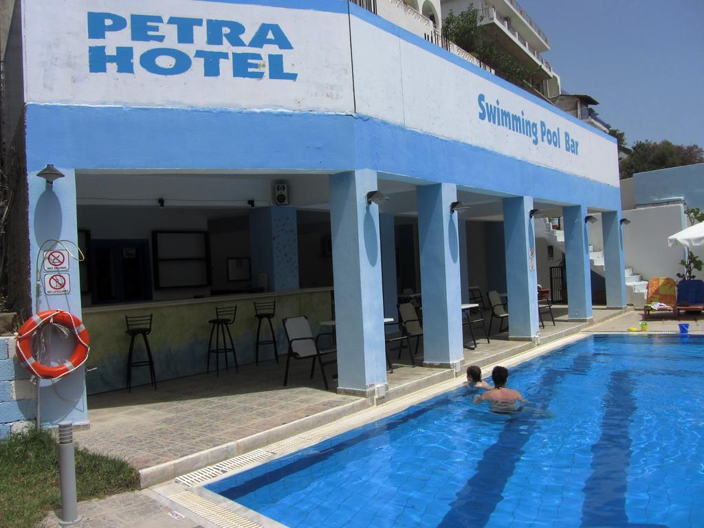 Petra Hotel อาเยียกาลินี ภายนอก รูปภาพ